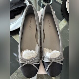 Tahari Women's Two-Tone Bow Flats